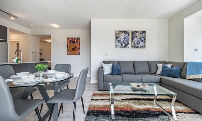 Hurontario Apartment | Executive 2BR-2Bath, Parking, Breathtaking View
