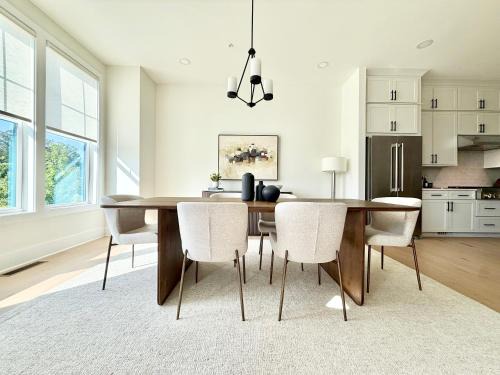 Alpharetta House | Executive 3BR Townhome Rooftop & Elevator Near Avalon