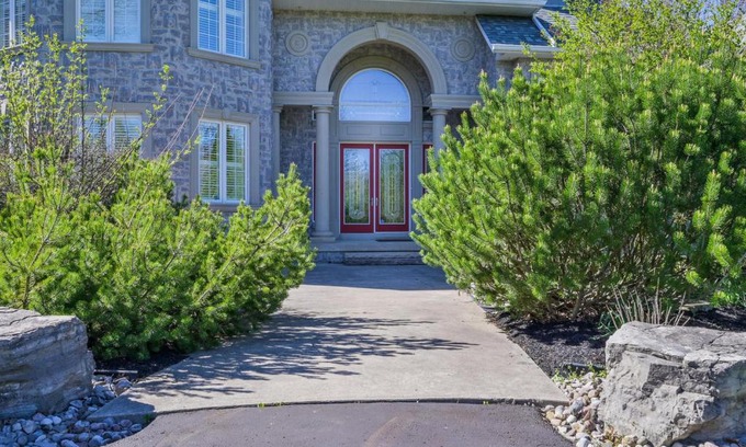 Brooklin House | Executive Corporate Homestay for Tourists/Newcomers