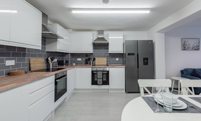 Renhold House | Executive Double Ensuite Room - Hosts 10 Guests
