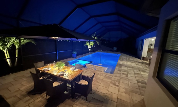 Gateway House | Executive Home. Sleeps 8 with Private Pool-Hot Tub in Resort Style Community