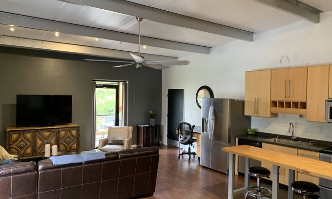 Meridianville Apartment | Executive Industrial Apartment at the Huntsville Executive Airport.