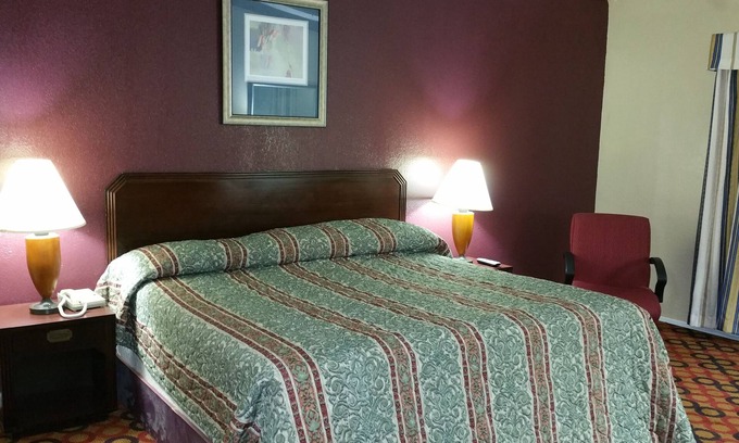 Waxahachie Hotel | Executive Inn and Suites Waxahachie