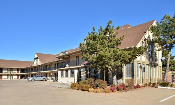 Edmond Hotel | Executive Inn