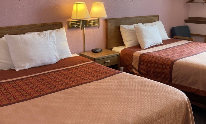 McPherson Hotel | Executive Inn