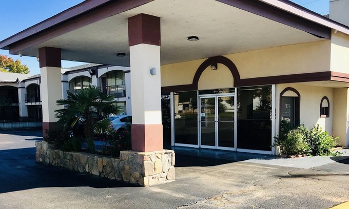 Texarkana Hotel | Executive Inn