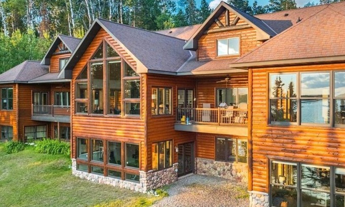 Nevis House | Executive Lakeshore Lodge Retreat