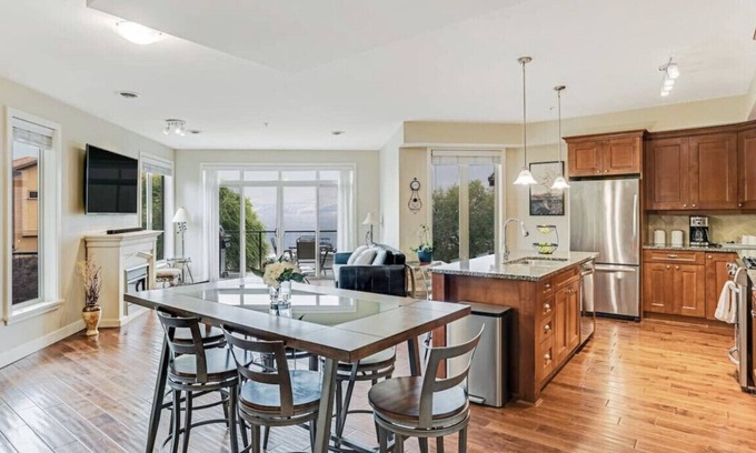 Westbank Condo | Executive Lakeview Suite, 3 King Bedrooms 2 Baths, 2 Private Patios
