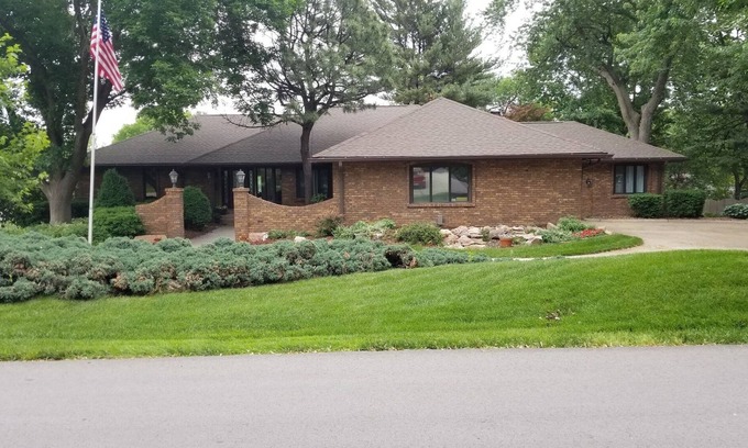 West Omaha House | Executive Level Home--17 minutes from the College World Series!
