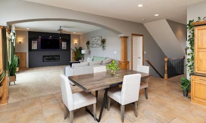 West Des Moines House | Executive Living 2min to Jordan Creek 6 bed/5 bath near Jordan Creek Mall!