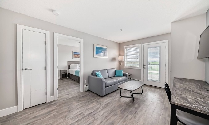 Red Deer Apartment | Executive Queen Bedroom Suite