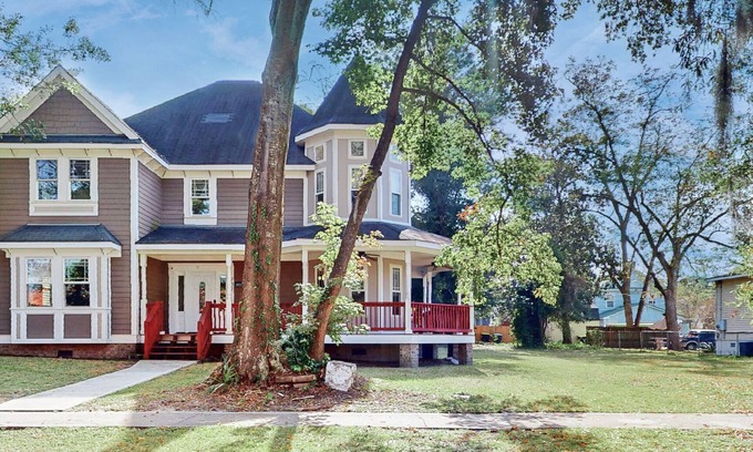 Eastside House | Executive Rental 3BR Victorian House Close Forsyth Park & Downtown, 31 days
