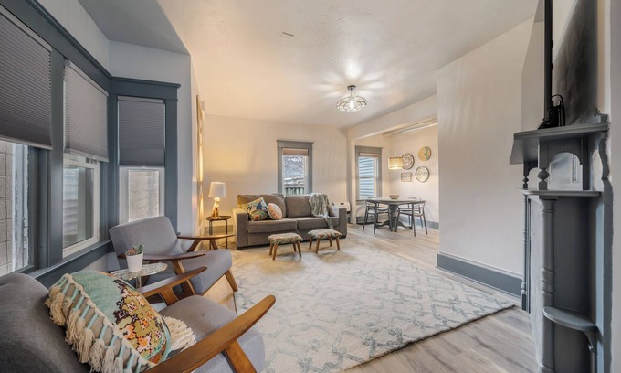 Appleton Apartment | Executive Retreat: Furnished, Yard, Parking and Blocks From Downtown Appleton