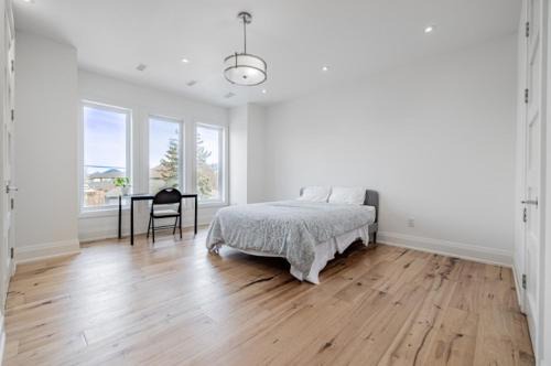 Lawrence Heights House | Executive Room in Toronto next to Yorkdale shopping centre