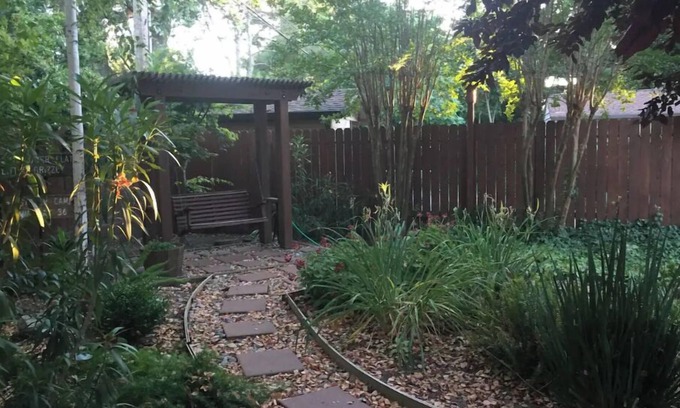 Arden-Arcade House | Executive Traveler's Retreat