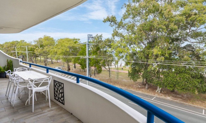 Bongaree Apartment | Executive Unit in the Treetops