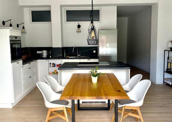 Neustadt Apartment | Exklusive 82 qm Loftwohnung mit Tiefgarage und Süd-Balkon zentral