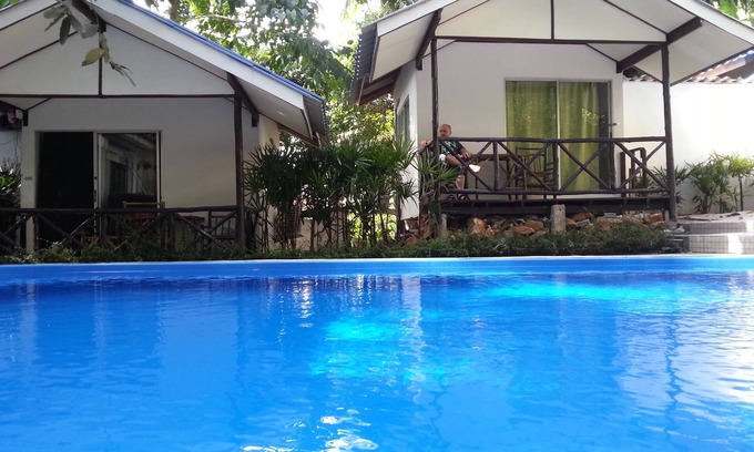 Bai Lan Hotel | Exotic Bungalows