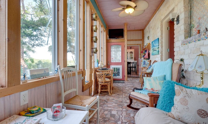Canyon Lake House | Exotic Home w/Patio & Grill: Walk to Canyon Lake!