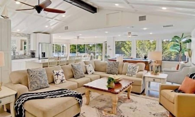 Fort Myers House | Exotic Water Front Getaway! Sleeps 14