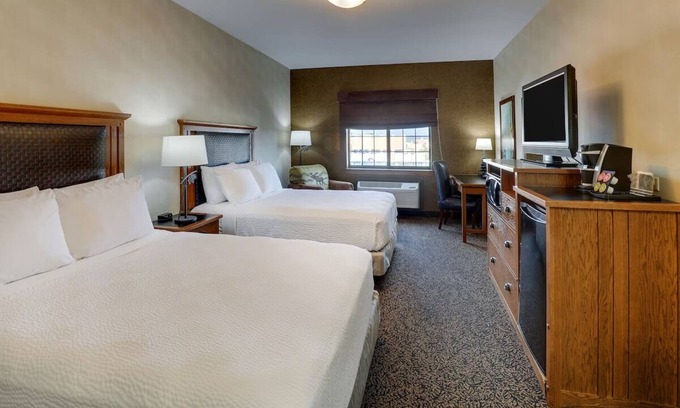 Sioux City Hotel | Expanded 2 Queen with Sofa Sleeper, Stoney Creek Sioux, Microwave