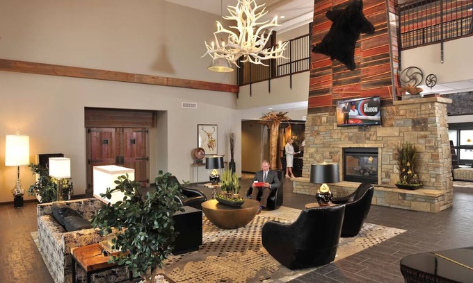 Independence Hotel | Expanded King Cosmo Suite, Balcony w/Waterfall Views, Stoney Creek