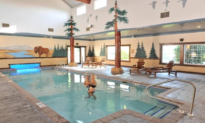 St. Joseph Hotel | Expanded King, Stoney Creek St. Joseph, Heated Pool