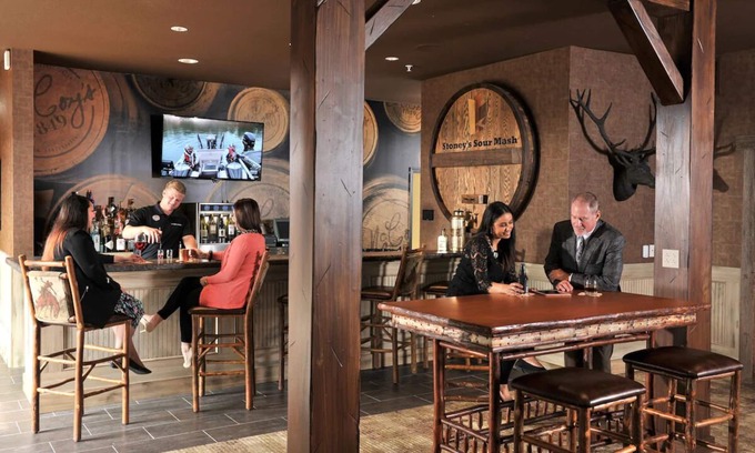 Independence Hotel | Expanded King with Whirlpool, Stoney Creek KC, Onsite Pool | 2 Units