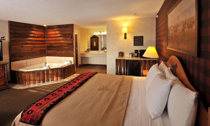 St. Joseph Hotel | Expanded King with Whirlpool in Stoney Creek St. Joseph