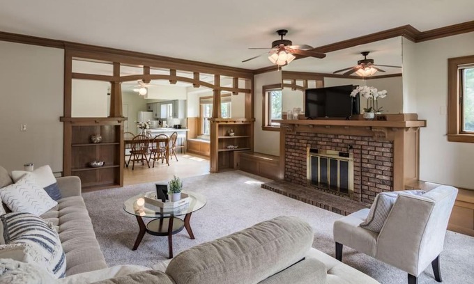Des Moines Apartment | Expansive 3Bed 2Bath Apt in Heart of Des Moines