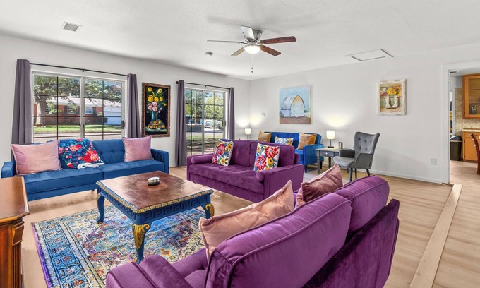 Abilene House | Expansive Living Area | Sleeps 12 | Near ACU