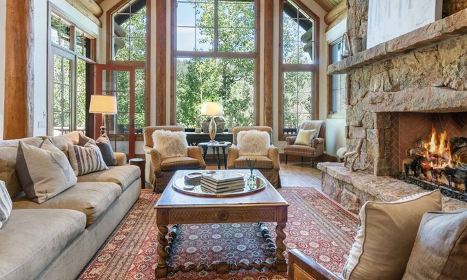 Edwards House | Expansive Ski-in/out Retreat at Arrowhead | Bearberry Lodge