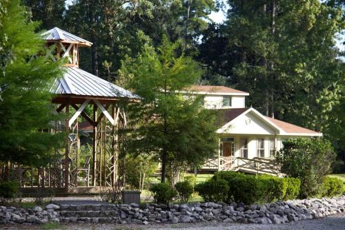 Covington House | Expansive Vacation Lodge Rental for 60 Guests in Covington, Louisiana