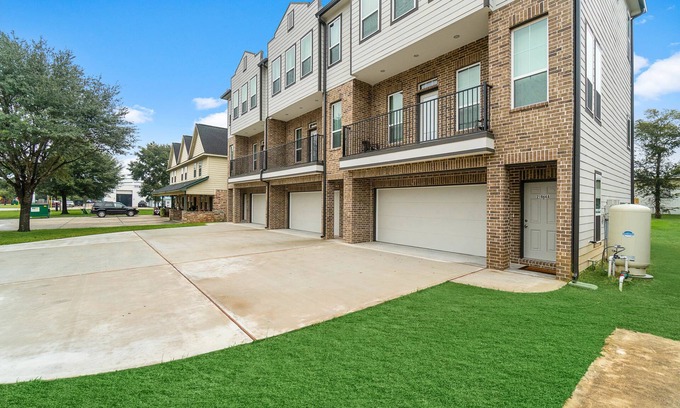 Humble House | Experience a First Class Stay - 2 BDRM