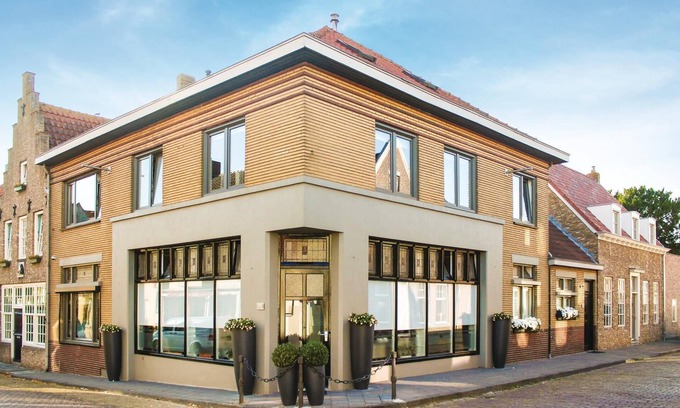 IJzendijke House | Experience a special vacation close to the sea in this distinctive and well-maintained vacation home