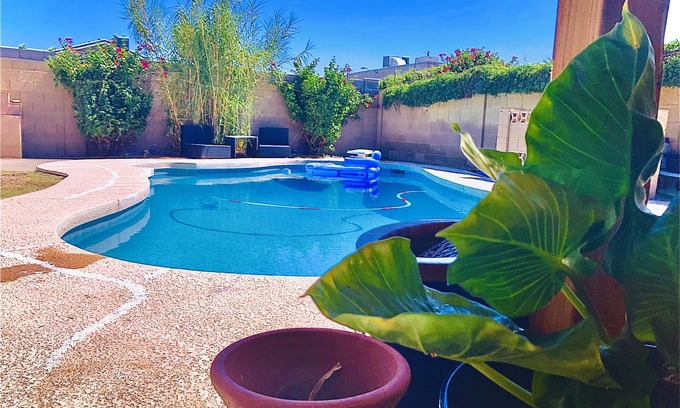 Alhambra Apartment | Experience Alhambra living near Grand Canyon University.
