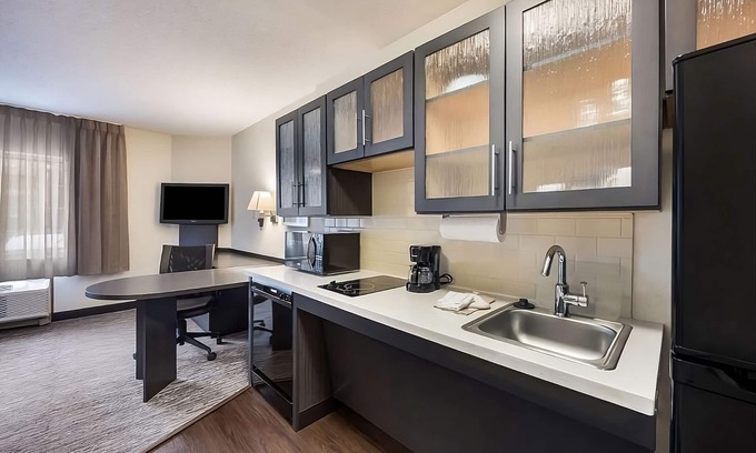 Hancock Apartment | Experience Austin's Famous 6th Street! Full Kitchen, Pet-friendly Property!