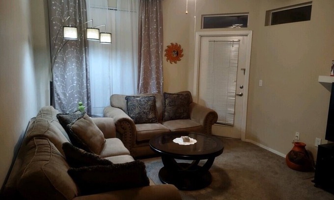 Central Scottsdale Condo | Experience beautiful, vibrant Scottsdale in this Ground Floor 2 BR, 2 Bath Condo