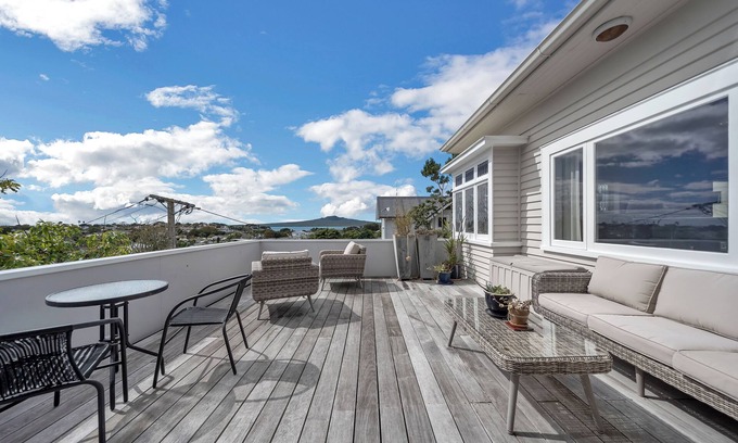 Devonport House | Experience Breathtaking Views!