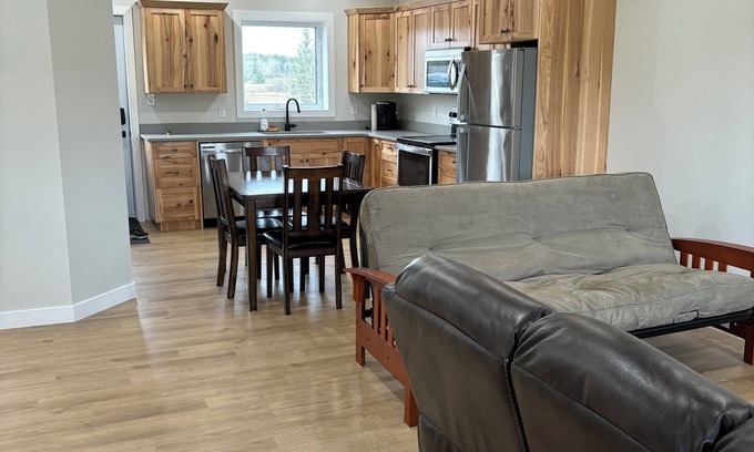 Wasagaming Cabin | Experience Clear Lake from this prime location