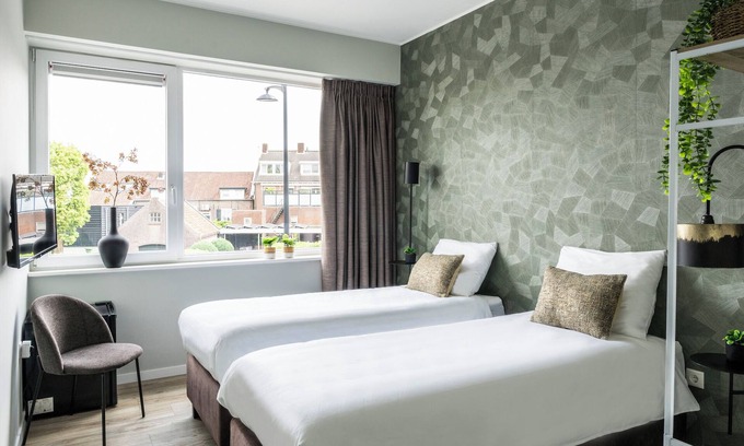 Raamsdonksveer Apartment | Experience comfort and charm in this beautifully appointed room for two in Raamsdonkveer.