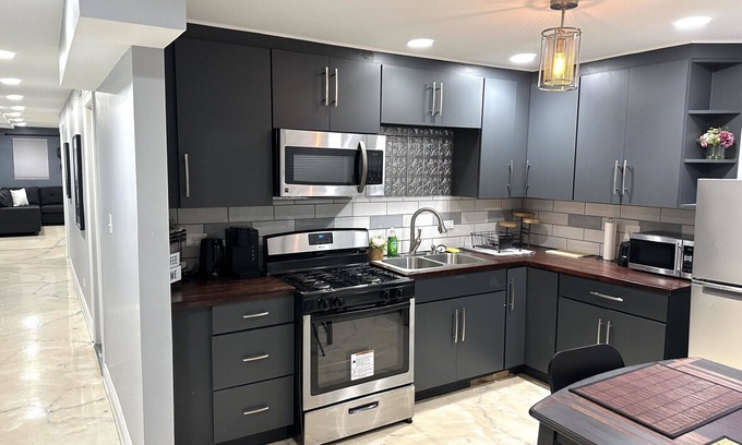 Bronzeville Condo | Experience Elegance at Paramount