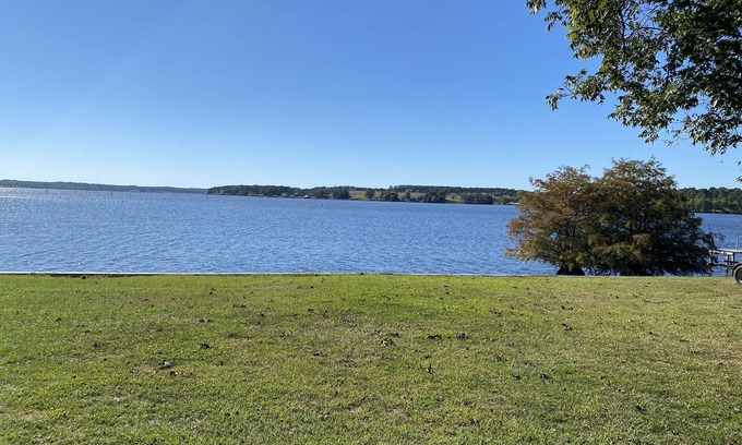 Farmerville House | Experience Farmerville charm near Lake D'Arbonne