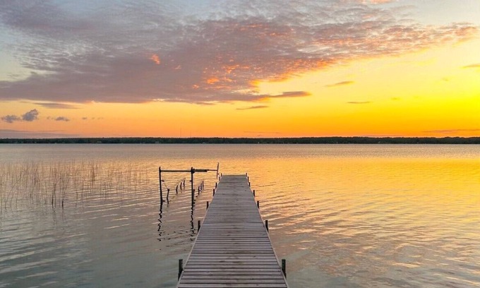 Alpena House | Experience Lakeside Luxury: Your Ultimate Retreat Awaits on Long Lake!