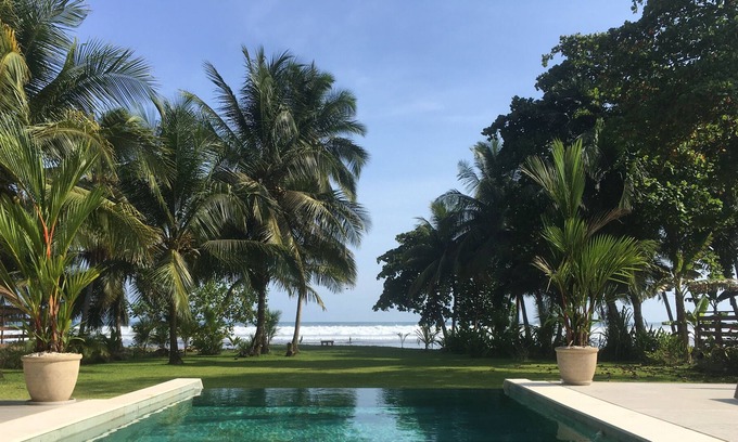 Esterillos Este Villa | Experience luxury at Villa Assinie's tropical beach paradise in Esterillos Este!