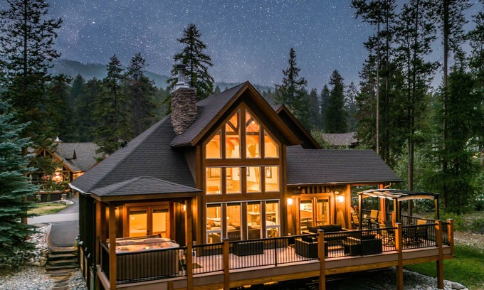 East Kootenay House | Experience mountain bliss at our cozy chalet, nestled at the base of the Kimberley Ski Hill
