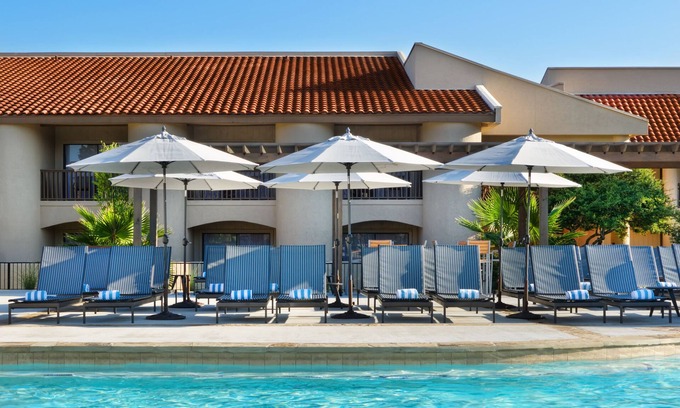 Boerne House | Experience Nature's Splendor: Luxurious Resort with Unforgettable Views| 3 Units