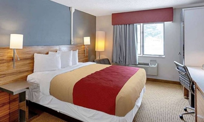 Clinton Apartment | Experience our inviting Studio in Clinton, IA - where your ideal rental awaits.