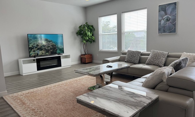 Draper Condo | Experience ski adventures nearby at our South Valley 3-bedroom Condo