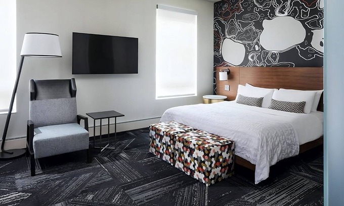Downtown Minneapolis Hotel | Experience Soothing Moments & Luxury! Close to Foshay Tower, Minneapolis!
